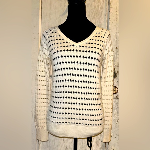 🎀🎀🎀 D’Luna Cream Open Knit Sweater 🎀🎀🎀 - Picture 2 of 8